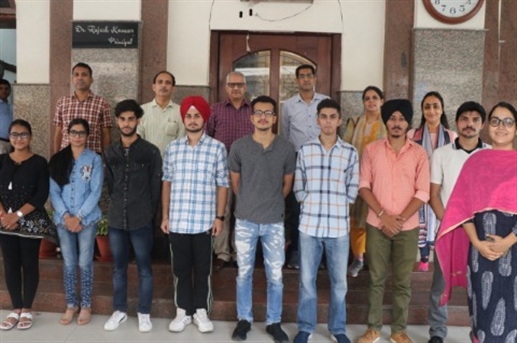 ਮੁੜ ਚਮਕੇ ਡੀਏਵੀ ਦੇ ਹੋਣਹਾਰ ਵਿਦਿਆਰਥੀ