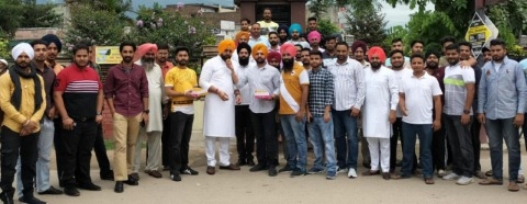 ਚਰਨਜੀਤ ਸਿੰਘ ਚੰਨੀ ਦੇ ਮੁੱਖ ਮੰਤਰੀ ਬਣਨ 'ਤੇ ਦੋਰਾਹਾ ਵਿਖੇ ਲੱਡੂ ਵੰਡੇ