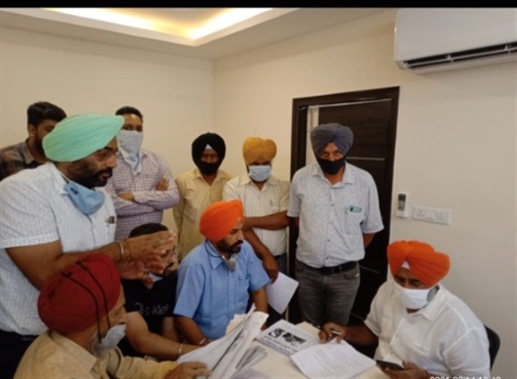 ਡਿਪਟੀ ਡੀਈਓ ਸੈਣੀ ਨੂੰ ਬਰਖ਼ਾਸਤ ਕਰਨ ਲਈ ਵਫਦ ਪਰਗਟ ਸਿੰਘ ਨੂੰ ਮਿਲਿਆ