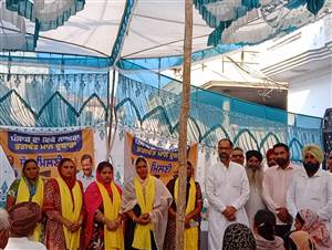 ਸਿਕੰਦਰਪੁਰ ਵਿਖੇ ਪਵਨ ਟੀਨੂੰ ਵੱਲੋਂ ਸਖੀਆਂ ਦਾ ਸਨਮਾਨ