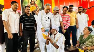 ਰਮਨ ਬਹਿਲ ਨੇ ਪਿੰਡ ਤਿੱਬੜ ਤੋਂ ਮੁੱਖ ਮੰਤਰੀ ਸਿਹਤ ਯੋਜਨਾ ਦੇ ਸਿਹਤ ਕਾਰਡ ਵੰਡਣ ਦੀ ਕਰਵਾਈ ਸ਼ੁਰੂਆਤ