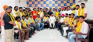 ਪਿੰਡਾਂ ਦੇ ਨੌਜਵਾਨਾਂ ਨੇ ਫੜਿਆ ਆਪ ਦਾ ਪੱਲਾ