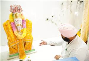 ਬਾਲਕ ਰੂਪੀ ਮੰਦਰ ਡੁਕਲੀ ਵਿਖੇ ਕੈਬਨਿਟ ਮੰਤਰੀ ਹਰਜੋਤ ਸਿੰਘ ਬੈਂਸ ਹੋਏ ਨਤਮਸਤਕ