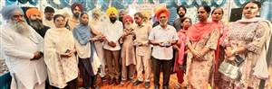ਵਿਧਾਇਕ ਡਾ. ਚਰਨਜੀਤ ਸਿੰਘ ਵੱਲੋਂ ਹੈਲਥ ਕਾਰਡ ਵੰਡਣ ਦੀ ਸ਼ੁਰੂਆਤ
