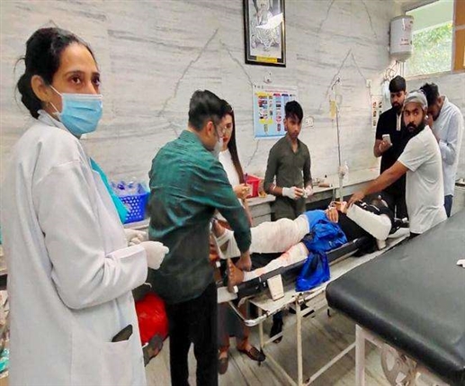 Breaking Indiscriminate firing between two gangs in Delhi Bathinda one youth killed two injured