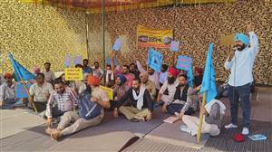 ਪਨਬੱਸ ਅਤੇ ਪੀ.ਆਰ.ਟੀ.ਸੀ. ਦੇ ਕੱਚੇ ਮੁਲਾਜ਼ਮਾਂ ਵੱਲੋਂ ਅਣਮਿੱਥੇ ਸਮੇਂ ਦੀ ਹੜਤਾਲ ਸ਼ੁਰੂ