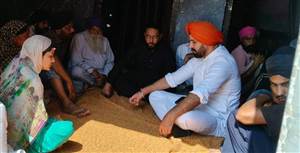 ਮਨਪ੍ਰੀਤ ਦੇ ਪਰਿਵਾਰ ਨਾਲ ਦੁੱਖ ਸਾਂਝਾ ਕਰਨ ਪੁੱਜੇ ਵਿਕਰਮ ਬਾਜਵਾ