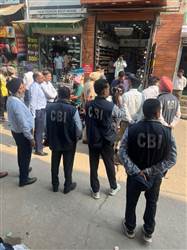 ਪਰਵਿੰਦਰ ਸਿੰਘ ਝੋਟਾ ਕਤਲ ਮਾਮਲੇ 'ਚ CBI ਦੀ ਜਾਂਚ ਤੇਜ਼, ਢਾਹੇ ਗਏ ਮੈਡੀਕਲ ਸਟੋਰ 'ਤੇ ਪਹੁੰਚੀ ਟੀਮ; ਆਲੇ-ਦੁਆਲੇ ਦੇ ਲੋਕਾਂ ਤੋਂ ਕੀਤੀ ਪੁੱਛਗਿੱਛ