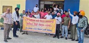 ਸੁਨਾਮ ’ਚ ਸਿਹਤ ਮੁਲਾਜ਼ਮਾਂ ਨੇ ਸਰਕਾਰ ਖ਼ਿਲਾਫ਼ ਕੱਢੀ ਭੜਾਸ