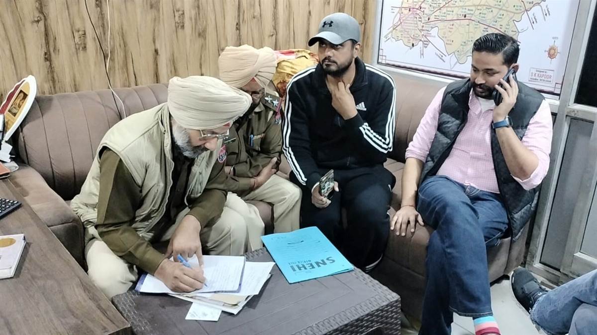 ਕਾਂਗਰਸ ਜ਼ਿਲ੍ਹਾ ਕਮੇਟੀ ਦੇ ਸੀਨੀਅਰ ਮੀਤ ਪ੍ਰਧਾਨ ਦੀ ਦੁਕਾਨ ’ਤੇ ਚੱਲੀਆਂ ਗੋਲੀਆਂ