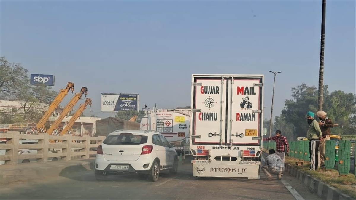 ਅੰਬਾਲਾ-ਚੰਡੀਗੜ੍ਹ ਨੈਸ਼ਨਲ ਹਾਈਵੇਅ ’ਤੇ ਸਥਿਤ ਡੇਰਾਬੱਸੀ ਫਲਾਈਓਵਰ 'ਤੇ ਟ੍ਰੈਫਿਕ ਜਾਮ, ਰਾਹਗੀਰ ਪਰੇਸ਼ਾਨ