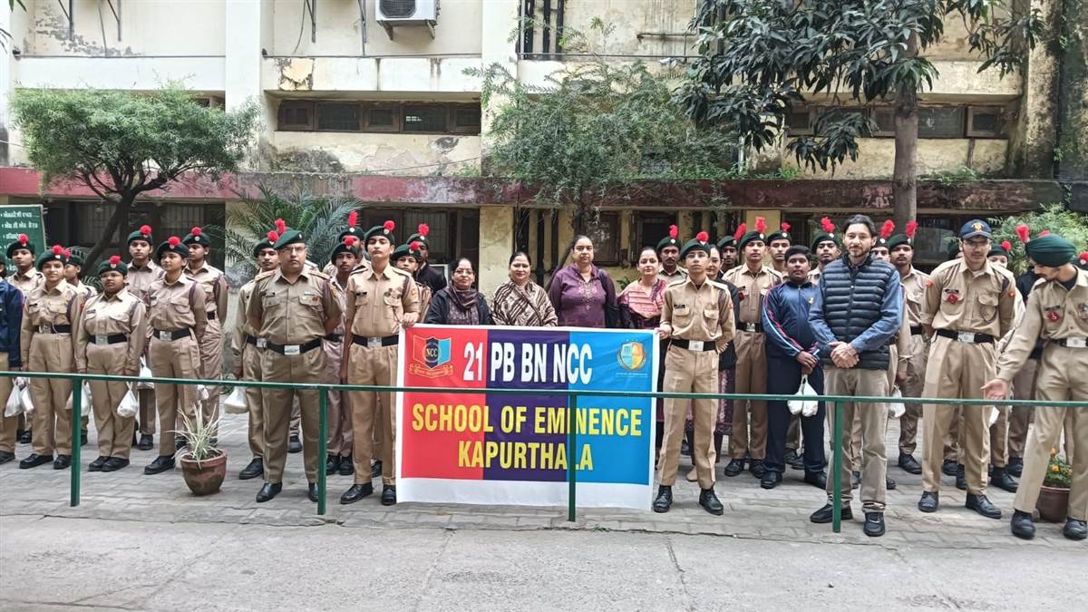 ਐੱਨਸੀਸੀ ਕੈਡਿਟਾਂ ਨੇ ਮਰੀਜ਼ਾਂ ਨੂੰ ਫਲ ਵੰਡੇ