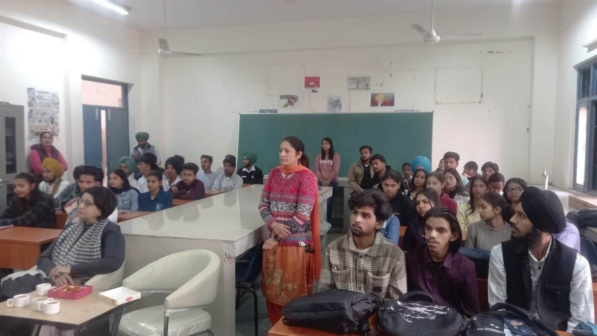 ਮਹਿੰਦਰਾ ਕਾਲਜ ਦੇ ਜਰਨਲਿਜ਼ਮ ਵਿਭਾਗ ਨੇ ਪ੍ਰੋਗਰਾਮ ਕਰਵਾਇਆ