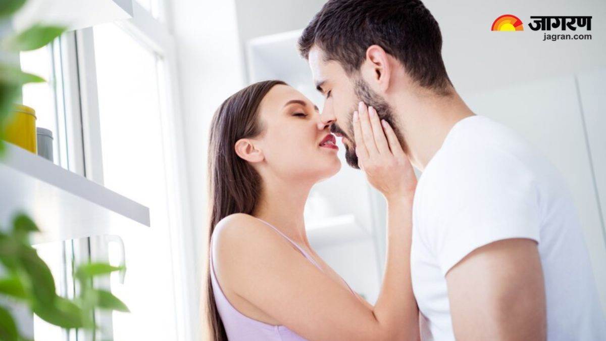 ਕੀ ਤੁਹਾਨੂੰ ਪਤਾ ਹੈ ਕਿ Kiss ਕਰਨ ਦਾ ਦੰਦਾਂ 'ਤੇ ਕੀ ਪੈਂਦਾ ਹੈ ਪ੍ਰਭਾਵ? ਜਾਣ ਕੇ ਤੁਸੀਂ ਹੋ ਜਾਓਗੇ ਹੈਰਾਨ