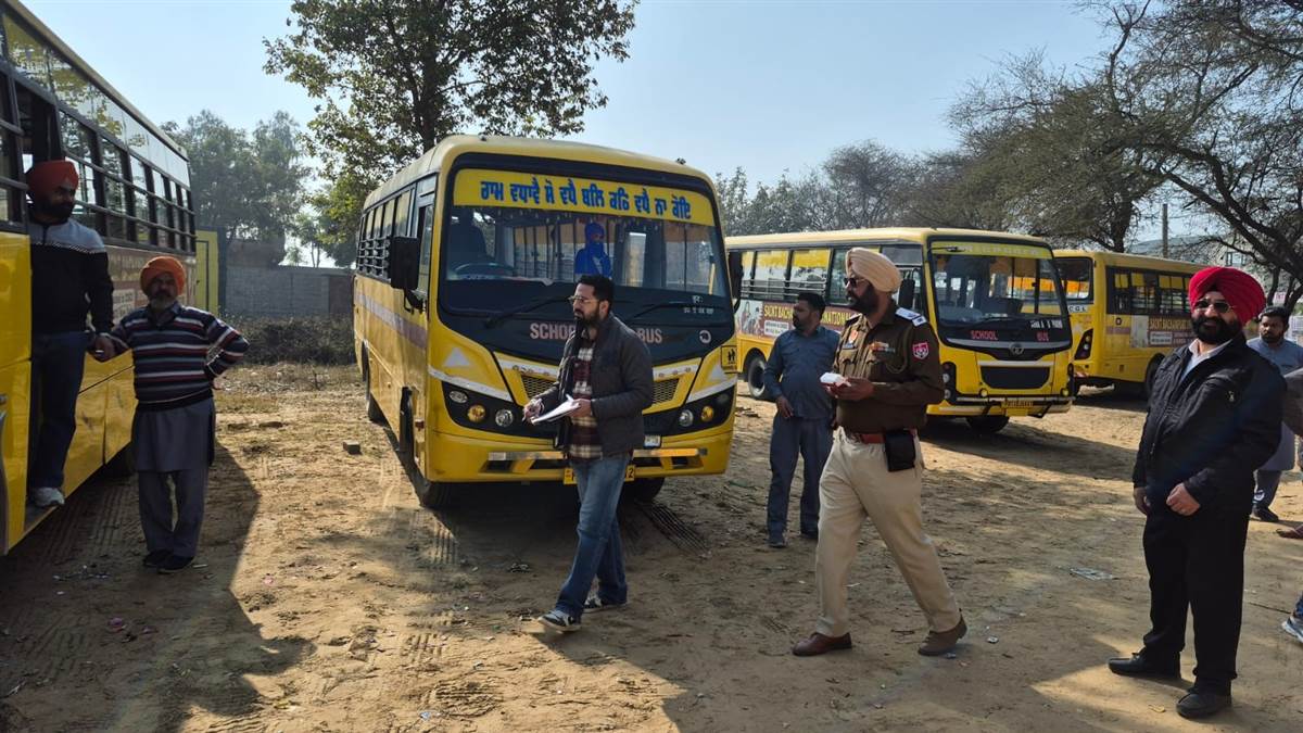 ਸੇਫ਼ ਸਕੂਲ ਵਾਹਨ ਪਾਲਿਸੀ ਤਹਿਤ ਸਕੂਲੀ ਵਾਹਨਾਂ ਦੀ ਚੈਕਿੰਗ