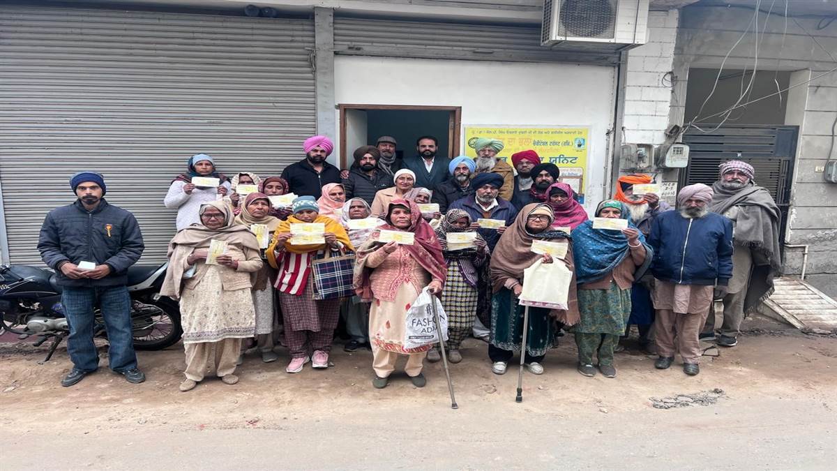 ਸਰਬੱਤ ਦਾ ਭਲਾ ਚੈਰੀਟੇਬਲ ਟਰੱਸਟ ਵੱਲੋਂ ਲੋੜਵੰਦਾਂ ਨੂੰ ਚੈੱਕ ਵੰਡੇ