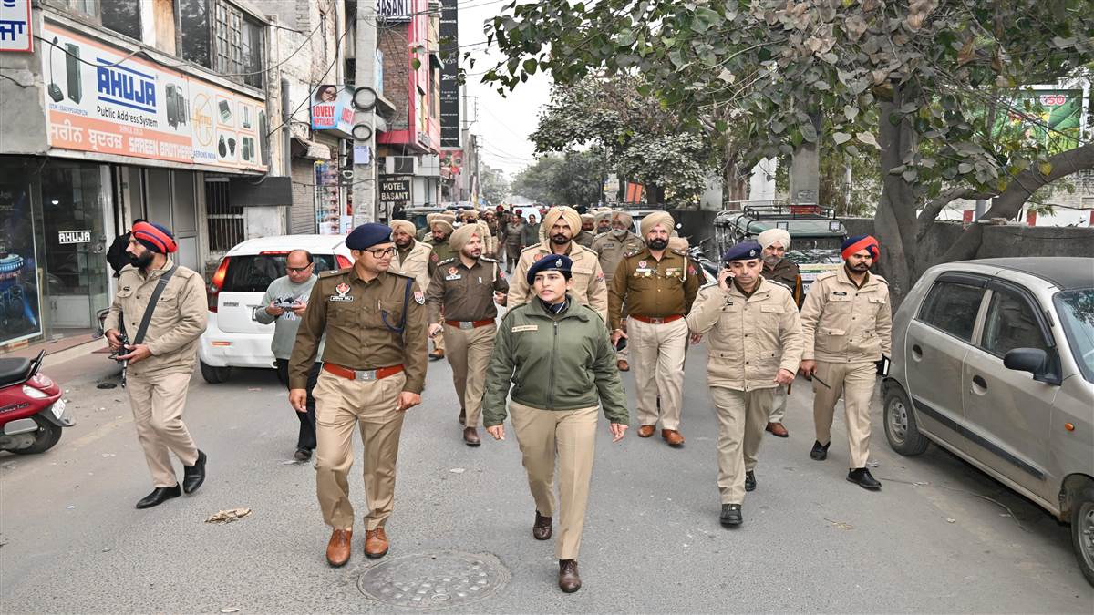 ਗਣਤੰਤਰ ਦਿਵਸ ਦੇ ਮੱਦੇਨਜ਼ਰ ਸ਼ਹਿਰ ’ਚ ਫਲੈਗ ਮਾਰਚ ਕੱਢਿਆ