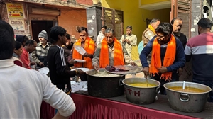 ਸ਼੍ਰੀ ਰਾਮ ਮੰਦਰ ਦੀ ਦੂਜੀ ਵਰ੍ਹੇਗੰਢ ਮੌਕੇ ਭਾਜਪਾ ਆਗੂ ਸੰਜੀਵ ਖੰਨਾ ਨੇ ਲੰਗਰ ਦੌਰਾਨ ਸੇਵਾ ਨਿਭਾਈ