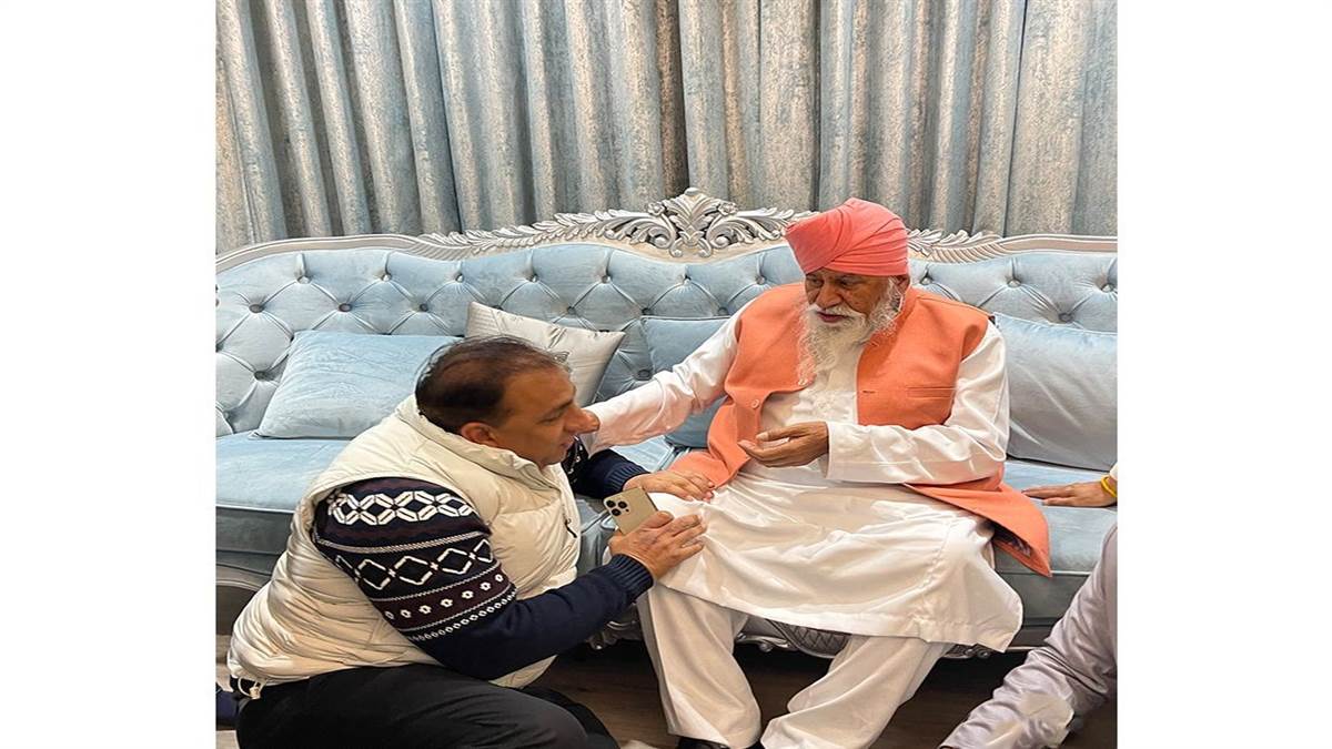 ਨਿਤਿਨ ਕੋਹਲੀ ਨੇ ਸੰਤ ਨਿਰੰਜਨ ਦਾਸ ਮਹਾਰਾਜ ਤੋਂ ਪ੍ਰਾਪਤ ਕੀਤਾ ਅਸ਼ੀਰਵਾਦ