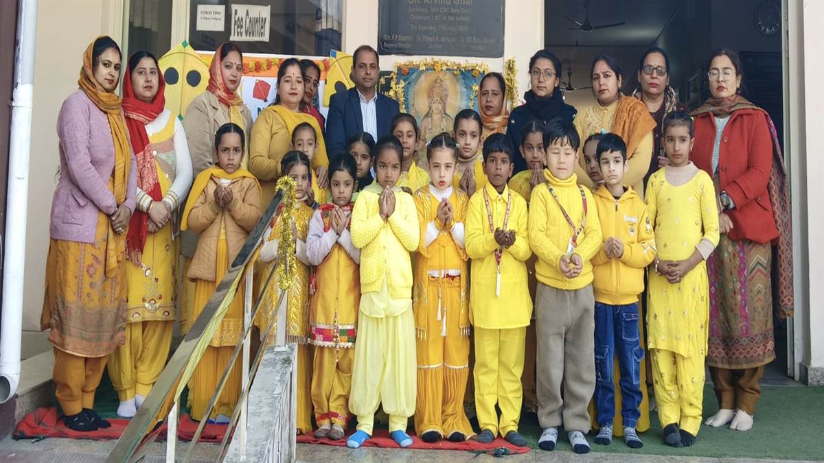 ਡੀਏਵੀ ਪਬਲਿਕ ਸਕੂਲ ’ਚ ਬਸੰਤ ਪੰਚਮੀ ਦਾ ਤਿਉਹਾਰ ਮਨਾਇਆ