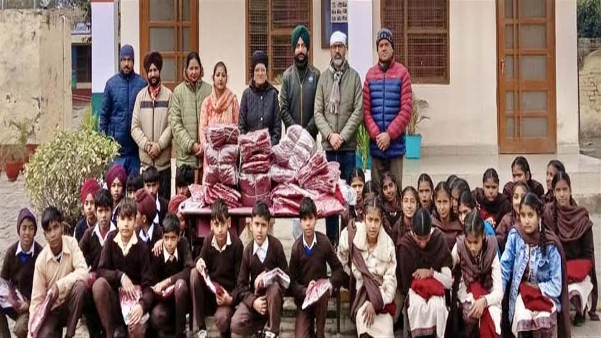 ਵਿਦਿਆਰਥੀਆਂ ਨੂੰ 430 ਗਰਮ ਕੋਟੀਆਂ ਵੰਡੀਆਂ