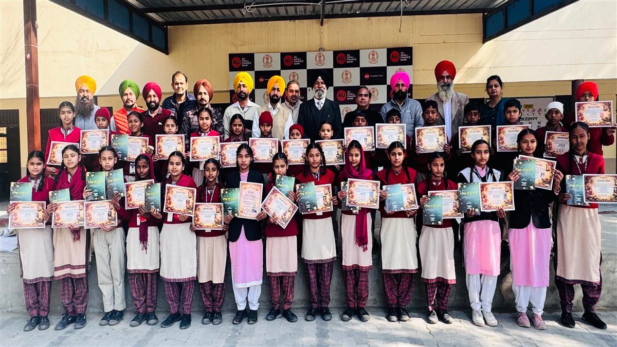 ਸਰਕਾਰੀ ਸੈਕੰਡਰੀ ਸਕੂਲ ਜਖੇਪਲ ਵਿਖ਼ੇ ਕਿਤਾਬਾਂ ਦੀ ਘੁੰਢ ਚੁਕਾਈ ਕਰਵਾਈ