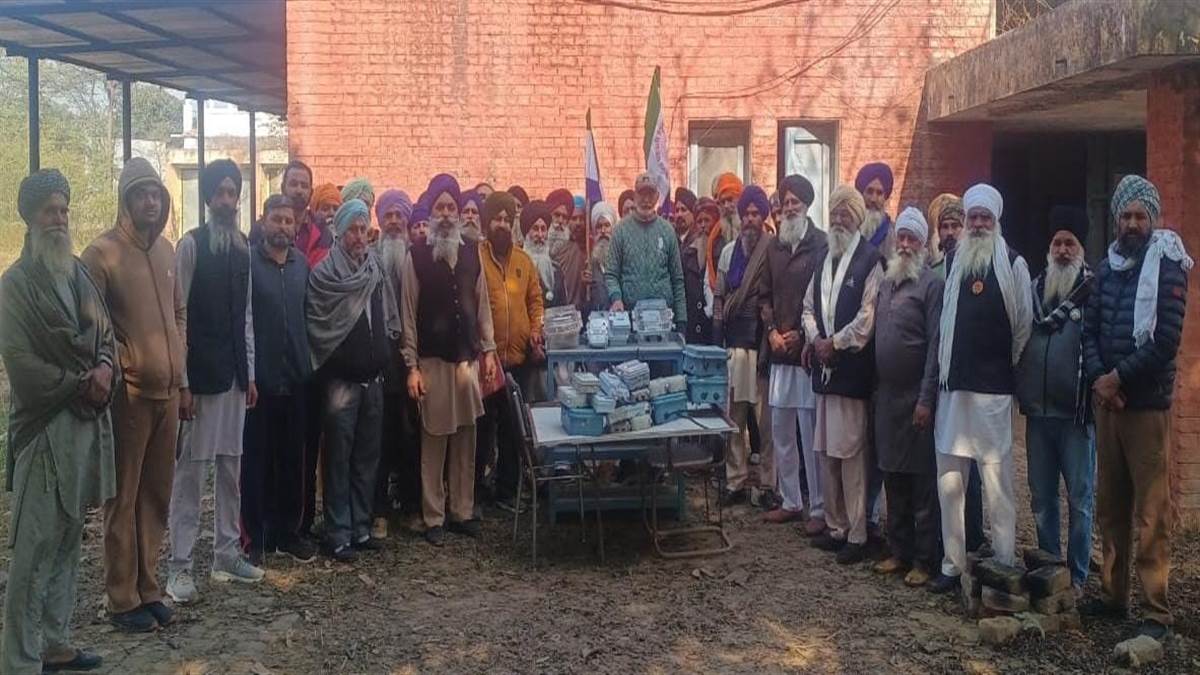 ਬਿਜਲੀ ਘਰ ਪੁੱਜੇ ਕਿਸਾਨ, ਸਮਾਰਟ ਮੀਟਰ ਕਰਵਾਏ ਜਮ੍ਹਾਂ