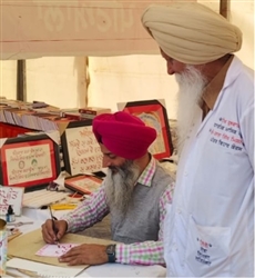 ਜਦੋਂ ਜਜ਼ਬਾ ਵੱਡਾ ਹੋਵੇ ਤਾਂ ਅਪੰਗਤਾ ਵੀ ਹਾਰ ਜਾਂਦੀ ਹੈ; ਜਾਣੋ ਸੁਰਿੰਦਰਪਾਲ ਦੀ ਅੱਖਰ ਕਲਾ ਦੇ ਨਿਵੇਕਲੇ ਸਫ਼ਰ ਦੀ ਦਾਸਤਾਨ