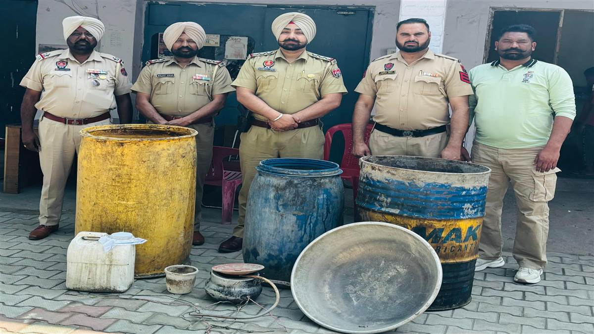 1 ਵਿਅਕਤੀ ਨੂੰ 400 ਲੀਟਰ ਲਾਹਣ ਸਮੇਤ ਚਾਲੂ ਭੱਠੀ ਦੇ ਸਮਾਨ ਤੇ 14,250 ਮਿ:ਲੀ ਸ਼ਰਾਬ ਸਮੇਤ ਕਾਬੂ ਕੀਤਾ