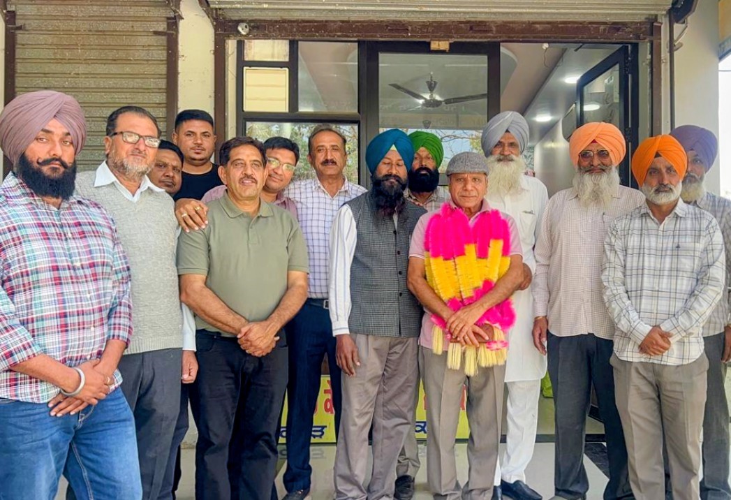 ਆੜ੍ਹਤੀਆਂ ਵੱਲੋਂ ਸੂਬਾ ਪ੍ਰੈੱਸ ਸਕੱਤਰ ਸਿੰਗਲਾ ਦਾ ਸਨਮਾਨ