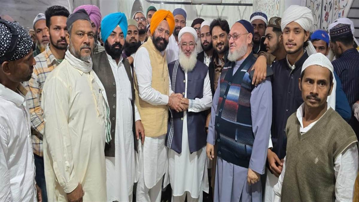 ਰੋਜਾ ਸ਼ਰੀਫ ਫਤਹਿਗੜ੍ਹ ਸਾਹਿਬ ਵਿਖੇ ਈਦ ਦਾ ਤਿਉਹਾਰ ਮਨਾਇਆ