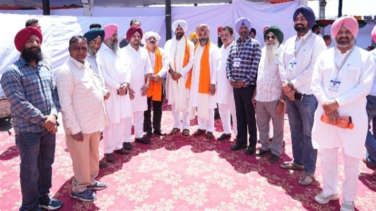 ਜੰਡਿਆਲਾ ਗੁਰੂ ’ਚ ‘ਆਪ’ ਨੂੰ ਝਟਕਾ, ਸੀਨੀਅਰ ਵਲੰਟੀਅਰ ਸਾਥੀਆਂ ਸਮੇਤ ਕਾਂਗਰਸ ’ਚ ਸ਼ਾਮਲ