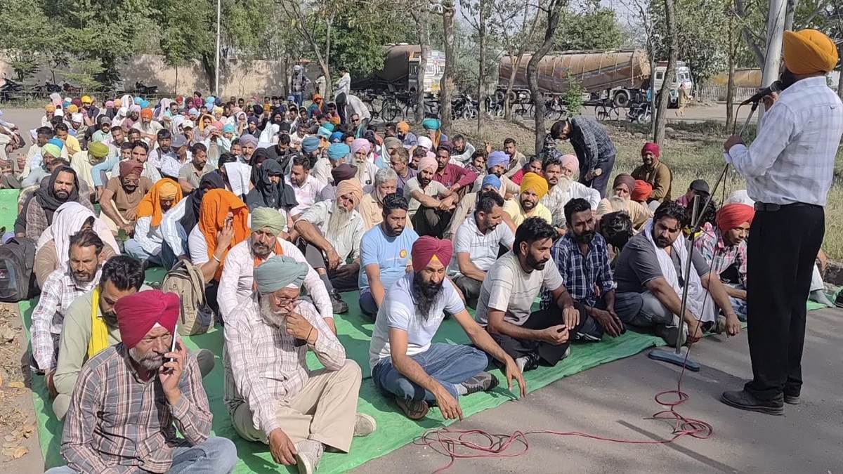 ਠੇਕਾ ਮੁਲਾਜ਼ਮਾਂ ਨੇ ਥਰਮਲ ਪਲਾਂਟ ਦੇ ਮੁੱਖ ਗੇਟ ’ਤੇ ਦਿੱਤਾ ਧਰਨਾ