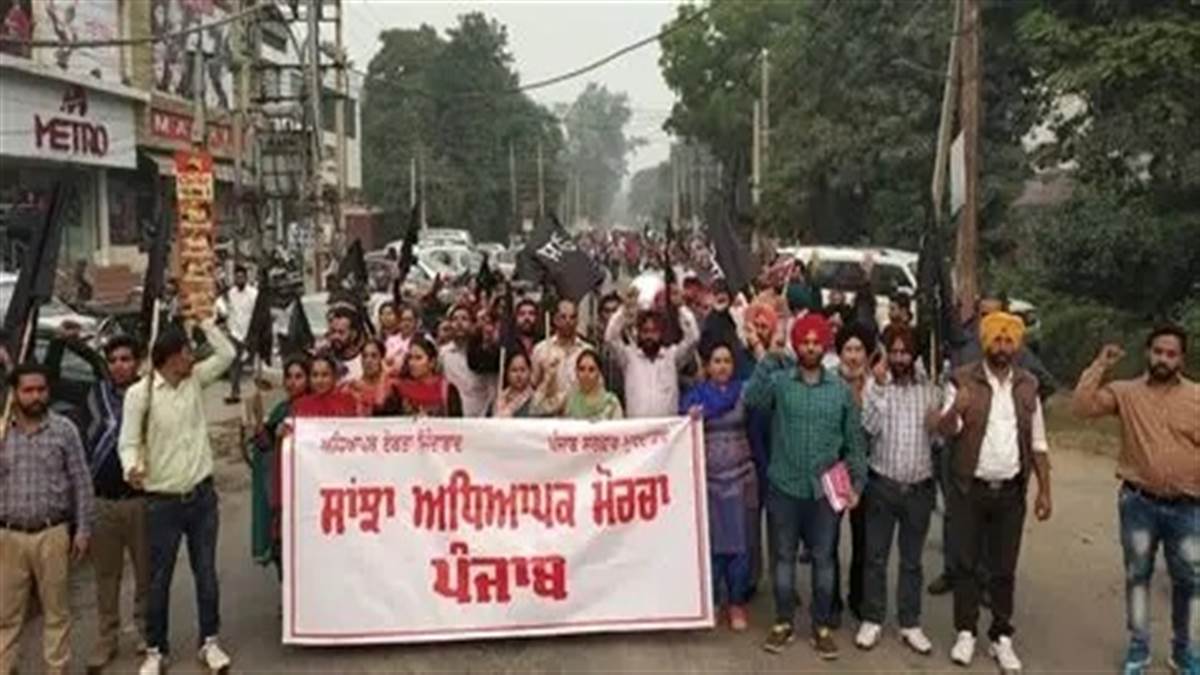 ਮੁਲਾਜ਼ਮ ਸਰਕਾਰਾਂ ਦੀ ਰੀੜ੍ਹ ਦੀ ਹੱਡੀ ਹੁੰਦੇ ਹਨ ਕਿਉਂਕਿ ਉਨ੍ਹਾਂ ਨੇ ਸਰਕਾਰਾਂ ਦੀਆਂ ਨੀਤੀਆਂ ਅਤੇ ਪ੍ਰੋਗਰਾਮਾਂ ਨੂੰ ਲੋਕਾਂ ਵਿਚ ਹੇਠਲੇ ਪੱਧਰ ਤੱਕ ਲੈ ਕੇ ਜਾਣਾ ਹੁੰਦਾ ਹੈ। ਇਸ ਲਈ ਸਰਕਾਰਾਂ ਅਤੇ ਮੁਲਾਜ਼ਮਾਂ ਵਿਚਕਾਰ ਅੱਛਾ ਤਾਲਮੇਲ ਹੋਣਾ ਬਹੁਤ ਜ਼ਰੂਰੀ ਹੈ ਤੇ ਇਹ ਸਰਕਾਰਾਂ ਦੀ ਜ਼ਿੰਮੇਵਾਰੀ ਤੇ ਜ਼ਰੂਰਤ ਵੀ ਹੈ ਕਿ ਉਹ ਮੁਲਾਜ਼ਮਾਂ ਦੀ ਖ਼ੁਸ਼ਹਾਲੀ ਅਤੇ ਭਲਾਈ ਦਾ ਧਿਆਨ ਰੱਖੇ। ਨਾਲ ਹੀ, ਮੁਲਾਜ਼ਮਾਂ ਦੀ ਵੀ ਡਿਊਟੀ ਬਣਦੀ ਹੈ ਕਿ ਉਹ ਤਨਦੇਹੀ ਤੇ ਇਮਾਨਦਾਰੀ ਨਾਲ ਕੰਮ ਕਰਨ ਤਾਂ ਕਿ ਸਰਕਾਰਾਂ ਦੀਆਂ ਨੀਤੀਆਂ ਦਾ ਲੋਕਾਂ ਨੂੰ ਪੂਰਾ ਲਾਭ ਸਮੇਂ ਸਿਰ ਮਿਲ ਸਕੇ।