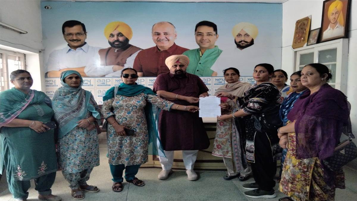 ਆਂਗਨਵਾੜੀ ਮੁਲਾਜ਼ਮਾਂ ਵੱਲੋਂ ਮੰਗਾਂ ਨੂੰ ਲੈ ਕੇ ਮੁੱਖ ਮੰਤਰੀ ਦੇ ਨਾਂ ਵਿਧਾਇਕ ਭੁੱਲਰ ਨੂੰ ਮੰਗ ਪੱਤਰ