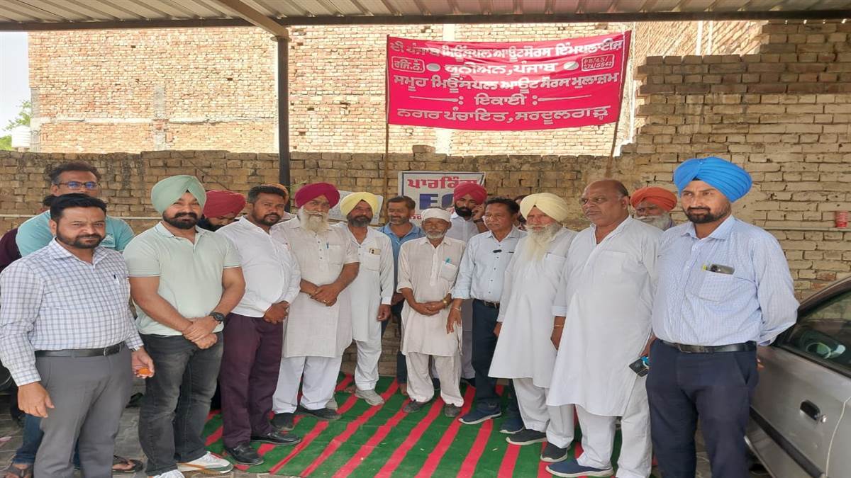 ਨਗਰ ਪੰਚਾਇਤ ਅਧੀਨ ਆਉਂਦੇ ਆਊਟਸੋਰਸ ਤੇ ਕੱਚੇ ਮੁਲਾਜ਼ਮਾਂ ਦੀ ਹੜਤਾਲ ਖਤਮ