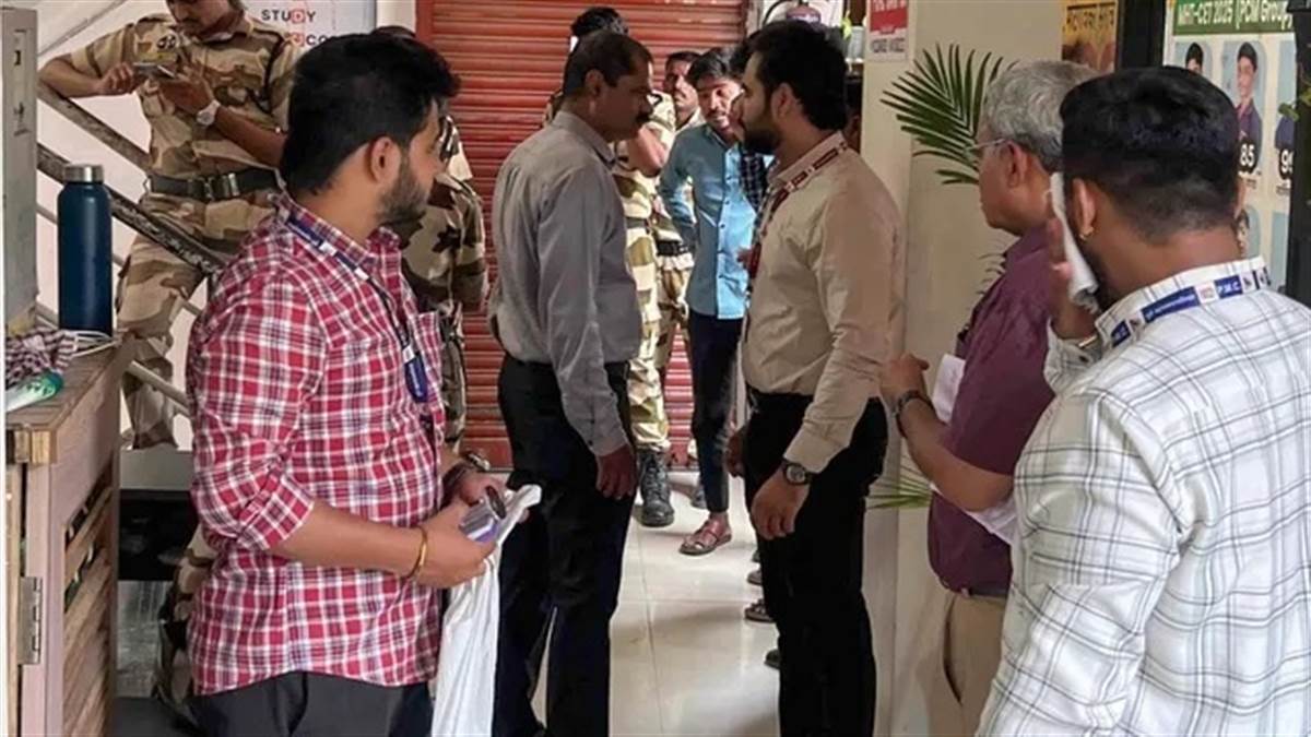 NEET ਪੇਪਰ ਲੀਕ: ਪੁਣੇ ਤੋਂ ਲੈ ਕੇ ਲਾਤੂਰ ਤੱਕ CBI ਦੀ ਤਾਬੜਤੋੜ ਪੁੱਛਗਿੱਛ, ਡਾਕਟਰ-ਟੀਚਰ ਤੇ ਪਾਰਲਰ ਮਾਲਕ ਆਏ ਸ਼ਿਕੰਜੇ ’ਚ