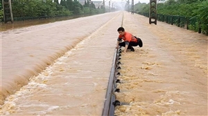 China Flood: ਚੀਨ 'ਚ ਹੜ੍ਹਾਂ ਨੇ ਹਜ਼ਾਰਾਂ ਲੋਕਾਂ ਨੂੰ ਘਰ ਛੱਡਣ ਲਈ ਕੀਤਾ ਮਜ਼ਬੂਰ, ਜਿਆਂਗਸ਼ੀ 'ਚ 5 ਲੱਖ ਤੋਂ ਵੱਧ ਲੋਕ ਪ੍ਰਭਾਵਿਤ