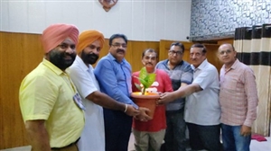 ਲਾਇਨਜ਼ ਕਲੱਬ ਨੇ ਪਵਨ ਮੌਂਗਾ ਨੂੰ ਕੀਤਾ ਸਨਮਾਨਿਤ