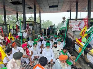 ਸੰਯੁਕਤ ਕਿਸਾਨ ਮੋਰਚੇ ਦੇ ਸੱਦੇ ’ਤੇ ਵੱਖ-ਵੱਖ ਜਥੇਬੰਦੀਆਂ ਨੇ ਢਿਲਵਾਂ ਟੋਲ ਪਲਾਜ਼ਾ ਕੀਤਾ ਫ੍ਰੀ