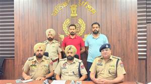 ਬਠਿੰਡਾ 'ਚ ਨਸ਼ਾ ਤਸਕਰਾਂ 'ਤੇ ਵੱਡਾ ਪ੍ਰਹਾਰ: 1 ਕਿਲੋ 'ਚਿੱਟੇ' ਸਮੇਤ 3 ਕਾਬੂ, ਰਾਮਪੁਰਾ ਮੰਡੀ 'ਚੋਂ ਮੋਟਰਸਾਈਕਲ 'ਤੇ ਆਉਂਦੇ ਪੁਲਿਸ ਨੇ ਘੇਰੇ