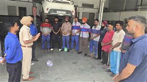 ਕਰਮਚਾਰੀਆਂ ਨੂੰ ਟ੍ਰੈਫਿਕ ਨਿਯਮਾਂ ਸਬੰਧੀ ਜਾਗਰੂਕ ਕੀਤਾ