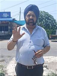 ਮੁੱਖ ਮਾਰਗ ’ਤੇ ਪਏ ਡੂੰਘੇ ਟੋਏ ਬਣੇ ਲੋਕਾਂ ਲਈ ਮੁਸੀਬਤ