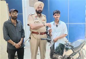 ਪੁਲਿਸ ਵੱਲੋਂ ਚੋਰੀ ਹੋਇਆ ਮੋਟਰਸਾਈਕਲ ਕੀਤਾ ਮਾਲਕ ਹਵਾਲੇ