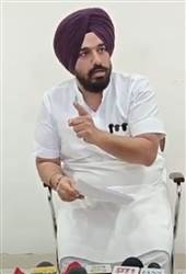ਪਿੰਡ ਦੀ ਸ਼ਾਮਾਲਾਤ ਜ਼ਮੀਨ ਨੂੰ ਲੈ ਕੇ ਢਿੱਲੋਂ ਨੇ ਹਲਕਾ ਵਿਧਾਇਕ ਨੂੰ ਦਿੱਤੀ ਖੁੱਲੀ ਚੁਣੌਤੀ