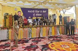Fazilka News : ਸਰਹੱਦੀ ਪਿੰਡਾਂ ਦੀਆਂ ਸਮੱਸਿਆਵਾਂ ਸੁਣਨ ਪੁੱਜੇ ਰਾਜਪਾਲ ਕਟਾਰੀਆ, ਵਿਲੇਜ਼ ਡਿਫੈਂਸ ਕਮੇਟੀਆਂ ਨੂੰ ਨਸ਼ਿਆਂ ਵਿਰੁੱਧ ਸਰਗਰਮ ਭੂਮਿਕਾ ਨਿਭਾਉਣ ਦੀ ਅਪੀਲ
