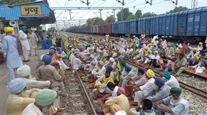 Punjab Farmers Protest: ਕਿਸਾਨਾਂ ਨੇ 3 ਘੰਟੇ ਲਈ ਰੇਲਾਂ ਰੋਕੀਆਂ, ਦਿੱਲੀ ਤੇ ਪਟਿਆਲਾ ਰੇਲ ਮਾਰਗਾਂ 'ਤੇ ਆਵਾਜਾਈ ਪ੍ਰਭਾਵਿਤ
