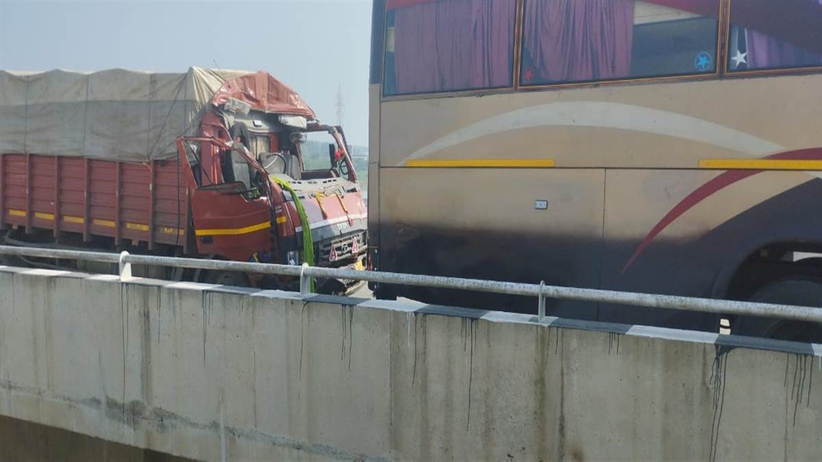A canter hit a standing bus the body of the driver was cut off an accident took place on the Sutlej river bridge
