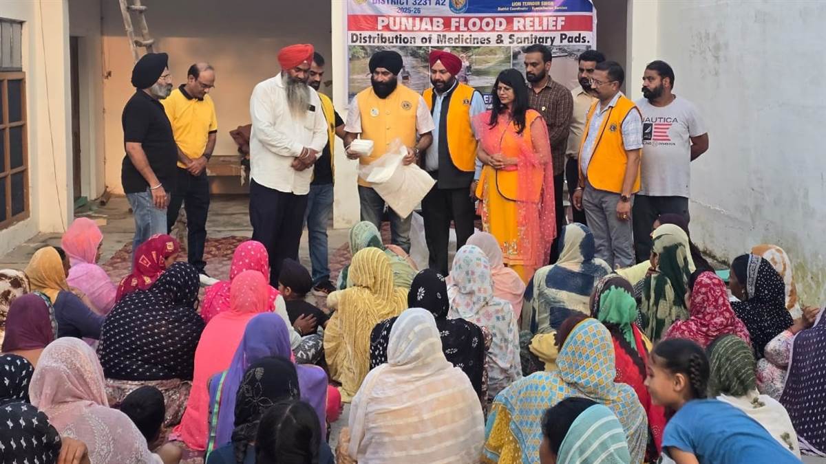 ਲਾਇਨਜ਼ ਕਲੱਬ ਨੇ ਦਵਾਈਆਂ ਤੇ ਸੈਨੇਟਰੀ ਪੈਡ ਵੰਡੇ