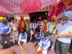 ਸਪਲੀਮੈਂਟ ਪਾਰਟੀ.........ਵਿਆਹ ਪੁਰਬ ਮੌਕੇ ਸਾਫ ਸਫਾਈ ਦੀ ਸੇਵਾ ਨਿਭਾਉਣ ਵਾਲੀਆਂ ਟੀਮਾਂ ਨੂੰ ਕੀਤਾ ਸਨਮਾਨਿਤ : ਡਾ. ਭਾਗੋਵਾਲੀਆ